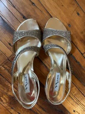 Nina Newark Gold Glitter Slingback Heel Sandals — 9.5M